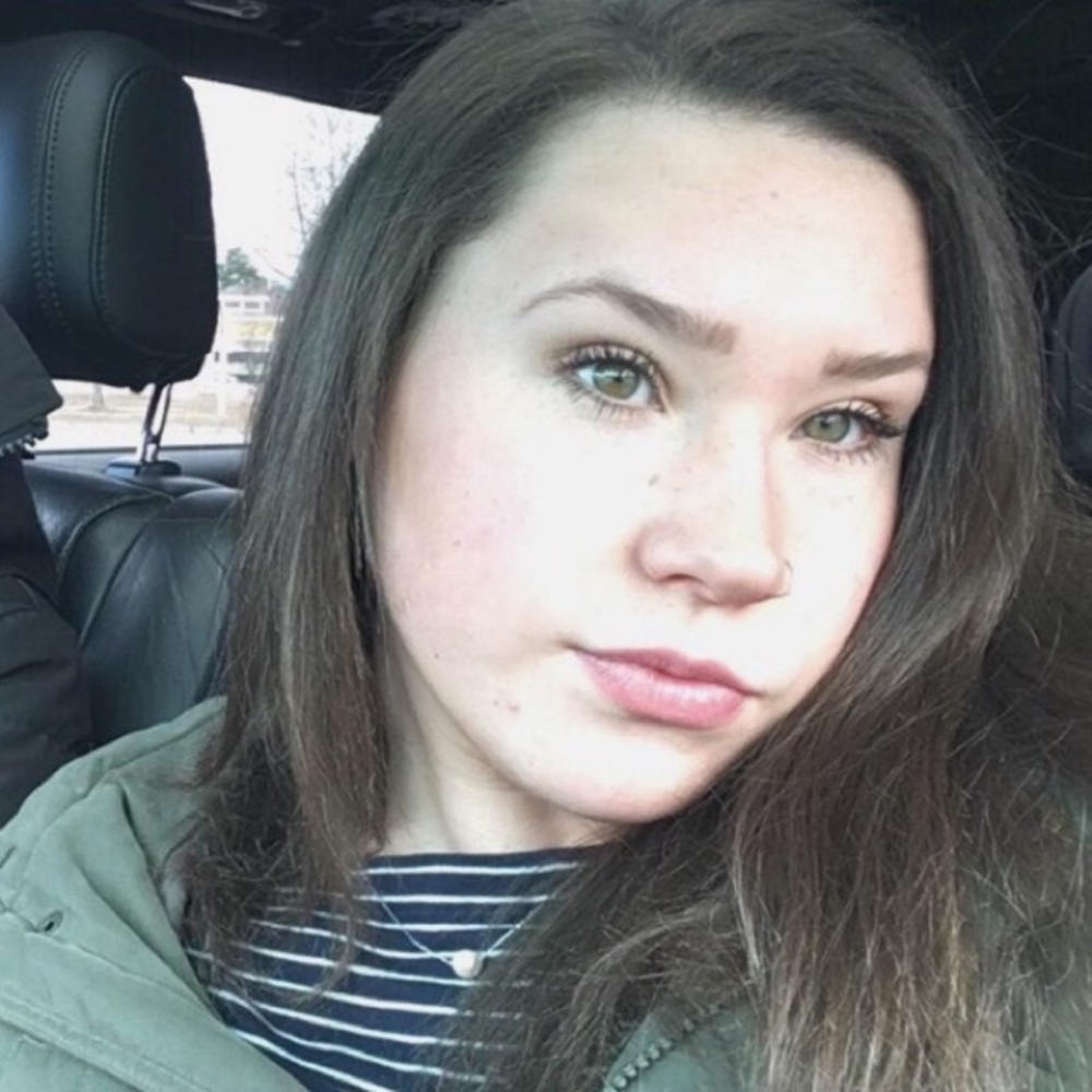 Meet your Posher, Kayla